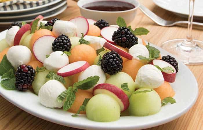 Ensaladas dulces para niños antiverduras Ensaladas dulces: Melón, mozzarella y ensalada caprese