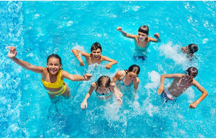 No olvidar en la mochila el protector solar Qué llevar en la mochila: protector solar para campamentos con piscina