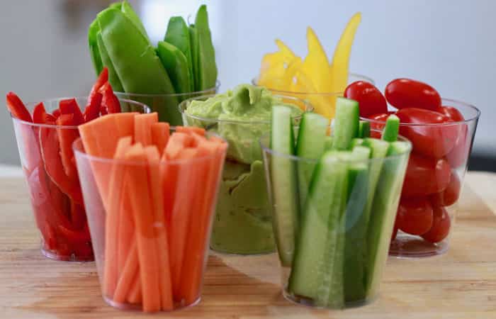 crudites-con-guacamole Palitos de aperitivo: Crudités con guacamole