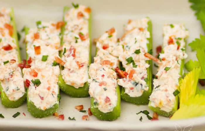 pencas-de-apìo-con-queso-crema Palitos de aperitivo: Pencas de apio con queso crema