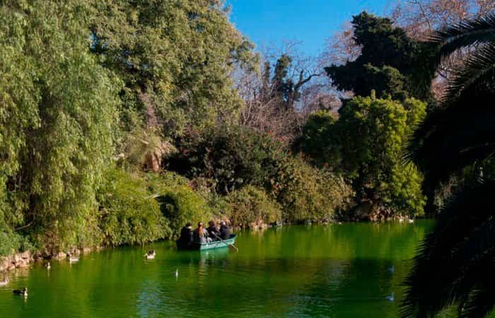 paseo en barca por el lago del Parque de la Ciutadella Parque de la Ciutadella