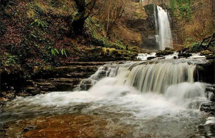 Cascada de las Pisas en Villabáscones de Bezana, Burgos