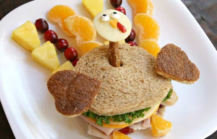 Sándwich de pavo para los niños Receta de sándwich de Acción de Gracias con forma de pavo