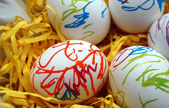 Huevos pintados de Pascua con rotuladores Huevos pintados de Pascua con rotuladores