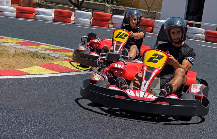 Dos karts por el circuito del Karting del Sol, Málaga Karting del Sol, Malaga