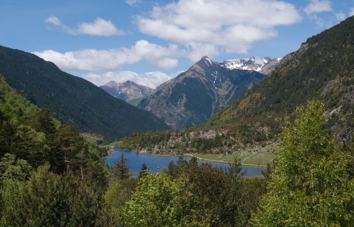 valle y lago en Aigüestortes Parques Nacionales de España: Aigüestortes