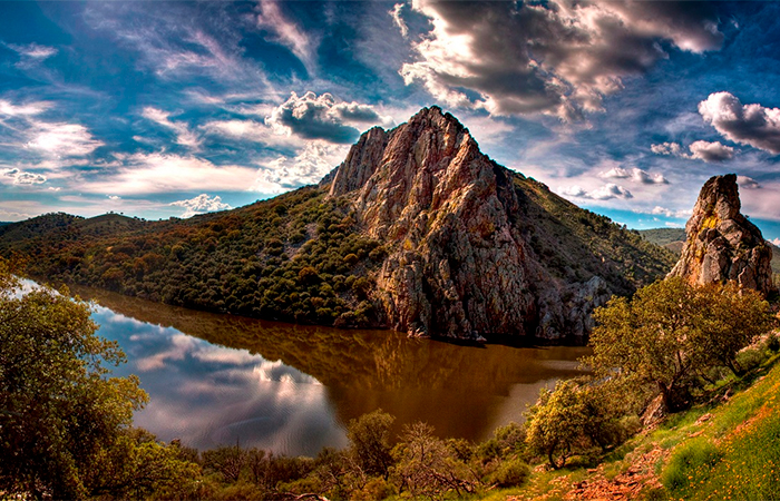 paisaje de Montfragüe, uno de los Parques Nacionales de España Parques Nacionales de España: Monfragüe, Extremadura