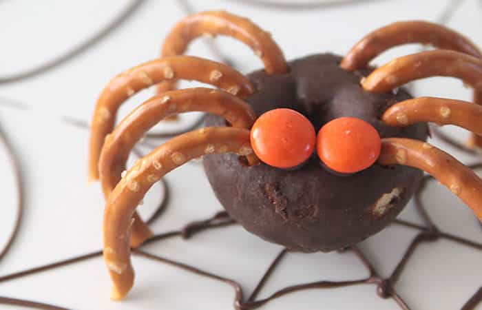Araña con berlinas para Halloween Araña con berlinas