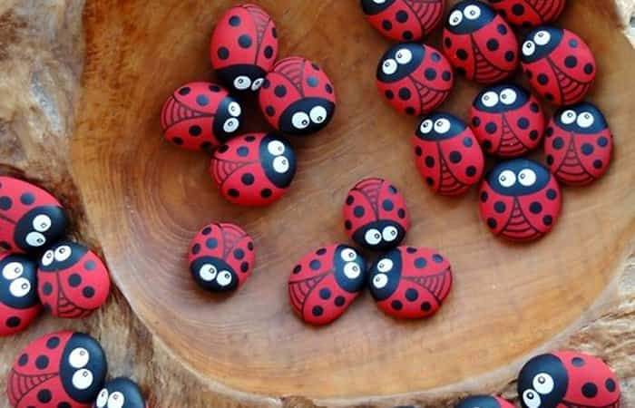 mariqutas con piedras de playa animales con piedras de playa