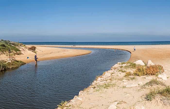 Playa de L’Aigua Morta en Oliva, Valencia