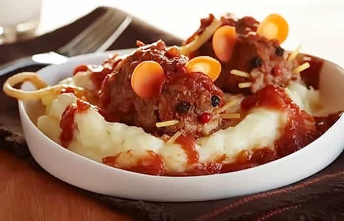 albondigas-rata Recetas de Halloween originales: 'Ratalbóndigas' con puré de patata