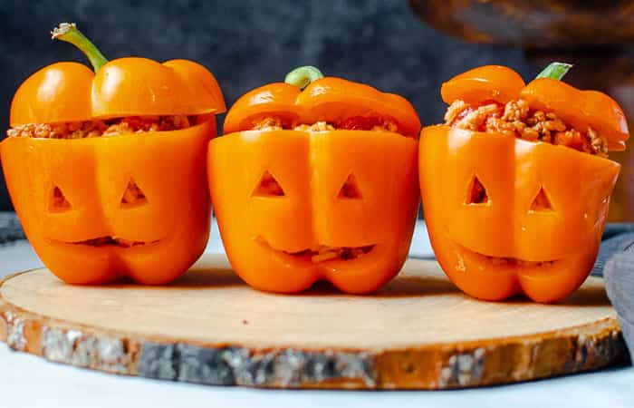 pimientos-rellenos-Jack-o-lantern Recetas de Halloween originales: Pimientos rellenos