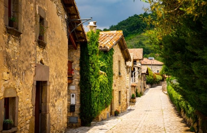 calles del pueblo de Tavertet Un plan para cada día de Navidad en Barcelona: ir a Tavertet