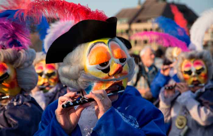 Máscaras y música en Basilea Fiesta de final del invierno en Basilea