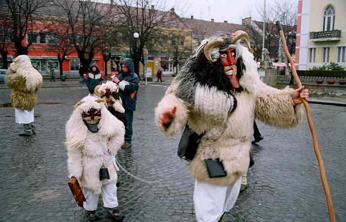 Fiesta de los busós de Mohács o Busójárás busós de Mohács hungria carnavales patrimonio mundial