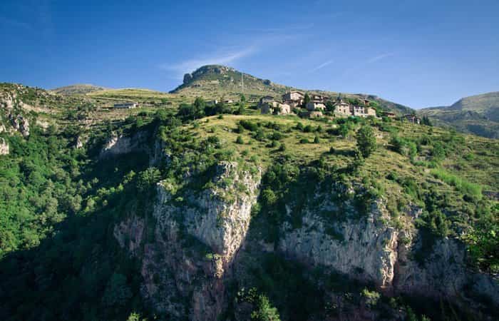 Ruta hacia la Cueva de la Tuta en Castellar de n’Hug, Barcelona