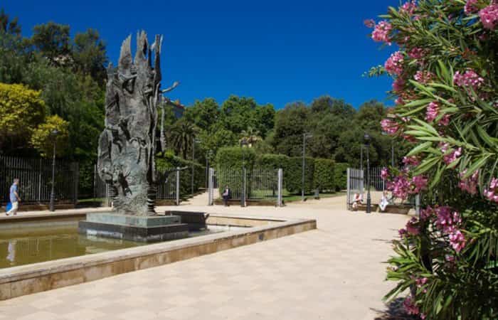 Paseo por el Turó Park en Barcelona