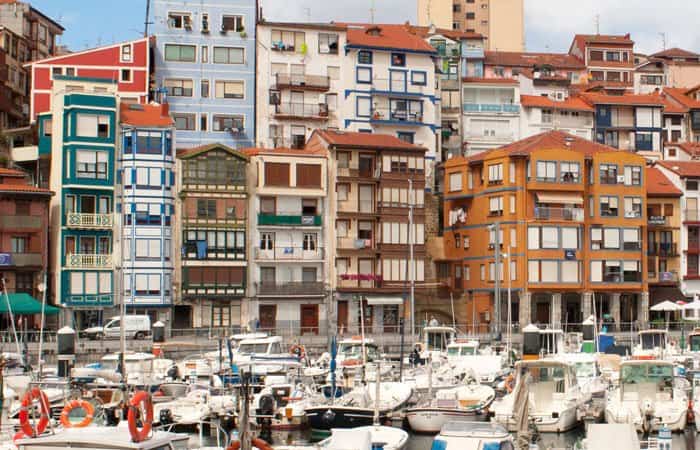 Pueblo pesquero de Bermeo en Vizcaya