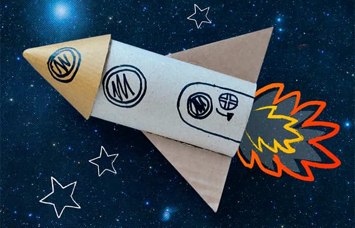manualidades-con-tubos-de-carton-cohete-espacial Manualidades con tubos de cartón, cohete espacial