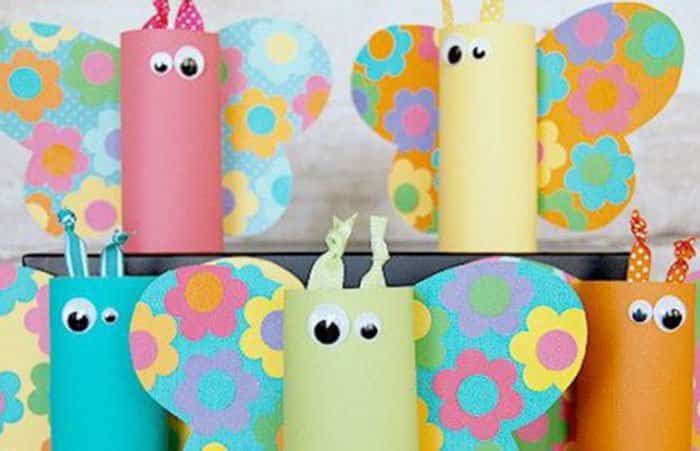 Mariposas con tubos de papel higiénico y ojos móviles Manualidades de primavera para hacer con niños: mariposas