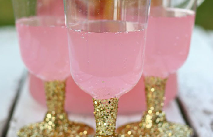 copas-purpurina-limonada-rosa cumpleaños de princesas: copas con purpurina y limonada rosa