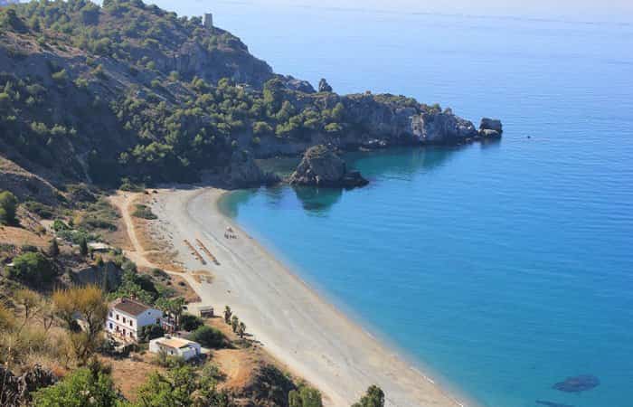 Playa del Cañuelo en Nerja, Málaga