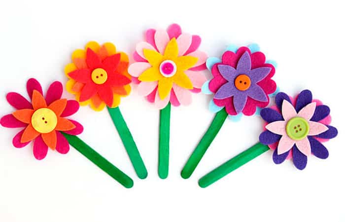 marcapaginas-flores-de-fieltro Manualidades de verano: Marcapáginas de flor