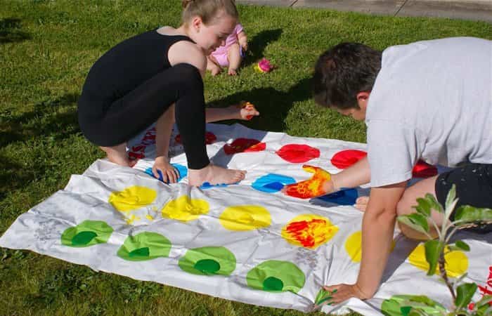 twister con pintura juegos con pintura: Twister sucio