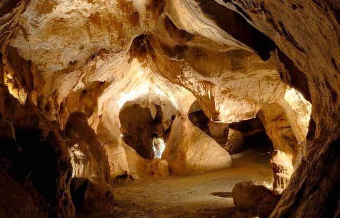Ekainberri, réplica de la Cueva Ekain en Zestoa, Guipúzcoa