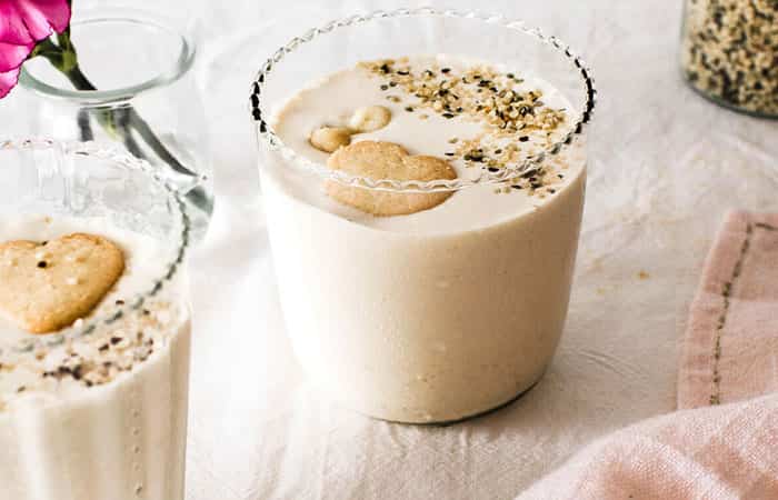 batido-de-yogur-y-platano Recetas con yogur: batido de yogur y plátano con galletas