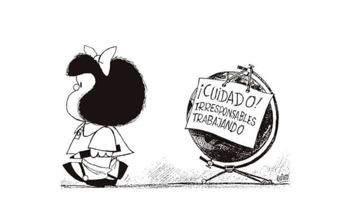mafalda acusando a los dirigentes del mundo de irresponsables en un sencillo dibujo mafalda y el mundo
