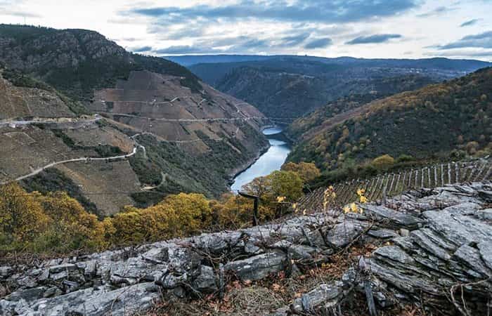 Recorrido en catamarán por los cañones del Sil, en la Ribeira Sacra Los cañones del Sil. Ribeira Sacra en Galicia