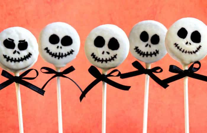 piruletas-esqueleto Meriendas para Halloween: Piruletas esqueleto