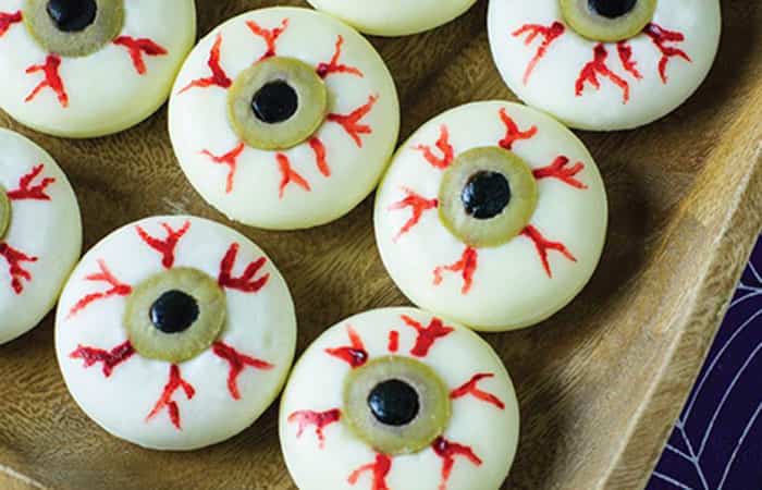 quesitos-ojos-sangrientos Meriendas para Halloween: Ojos sangrientos de queso