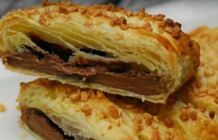 trenza-de-chocolate-y-avellanas Trenzas dulces. Trenza de hojaldre rellena de tableta de chocolate