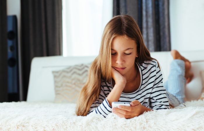 Control de las TIC en la infancia: la adolescencia, potencia la comunicación con tus hijos Control de las TIC en la infancia: informa a tus hijos adolescentes