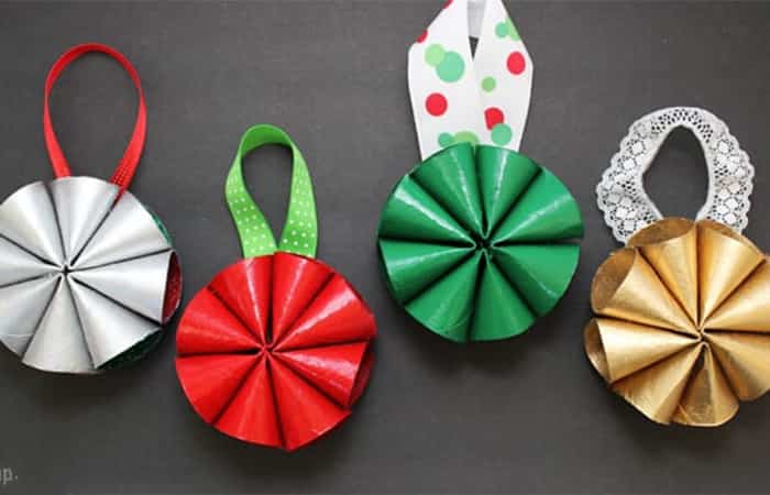Manualidades para hacer con niños coronas de navidad Adornos con tubos de papel higiénico coronas de navidad