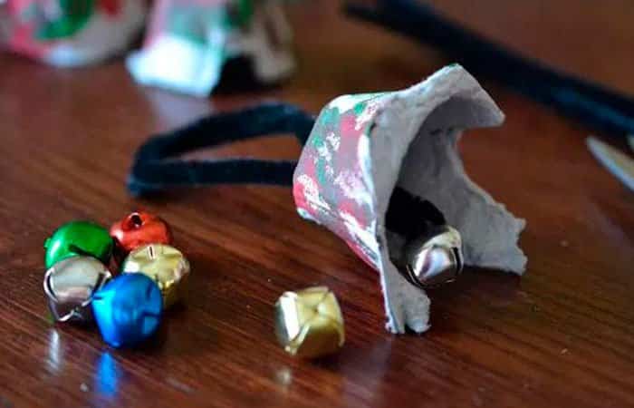 Manualidades-de-Navidad-con-hueveras-de-carton-en-forma-de-campanas Manualidades de Navidad con hueveras de cartón en forma de campanas