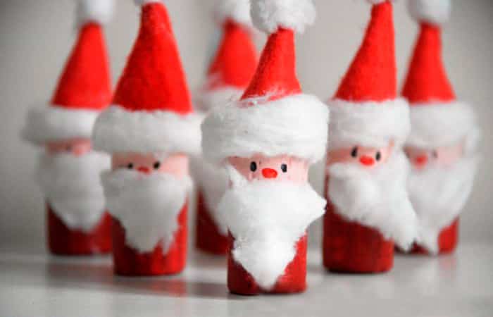 Actividades de Papá Noel: adornos para el árbol hechos con corchos Manualidades de Papá Noel con corchos