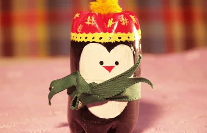 manualidades de navidad con plástico pinguinos Manualidades de Navidad con plástico fáciles