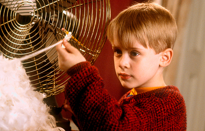 Fotograma de Solo en casa, una de las películas para ver con niños en Navidad Macaulay Kulkin en Solo en casa
