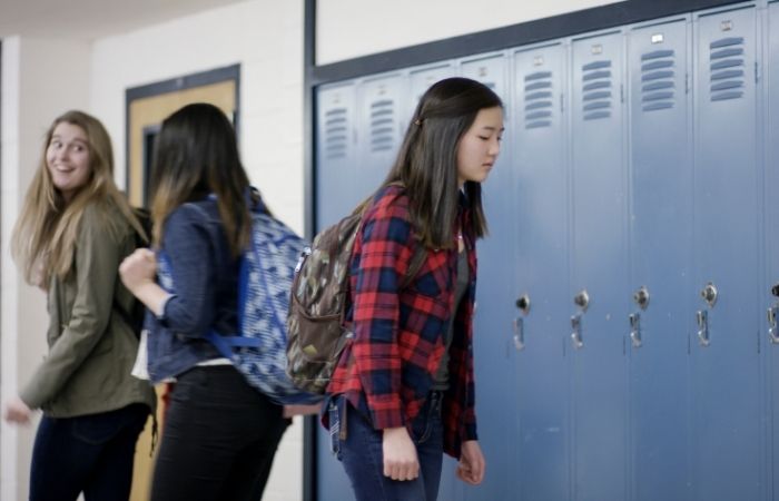 Testigos y falsos espectadores en los casos de acoso escolar grave Acoso escolar grave en la adolescencia