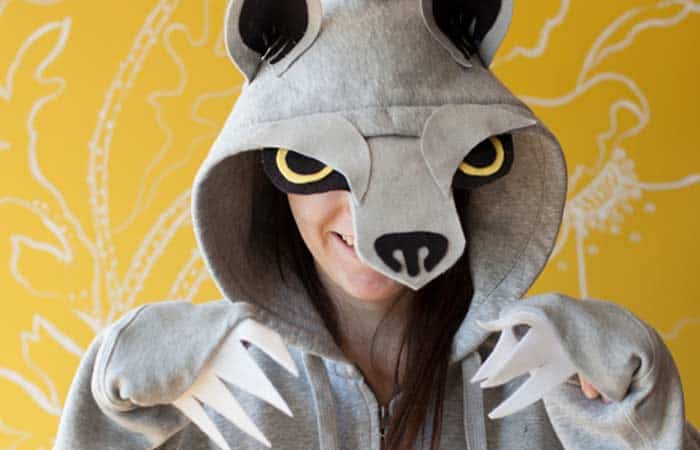 Disfraces DIY hechos con sudaderas con capucha Disfraces DIY hechos con sudaderas con capucha, lobo