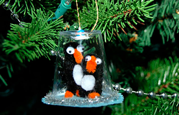 manualidades-invernales-pinguino-globo-nieve manualidades invernales para niños: globo de nieve