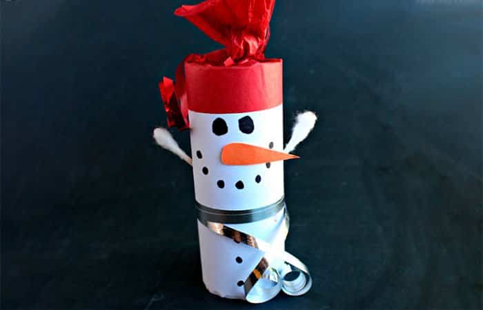 Muñecos de nieve con materiales reciclados, tubos de cartón Muñecos de nieve con materiales reciclados, tubos de cartón