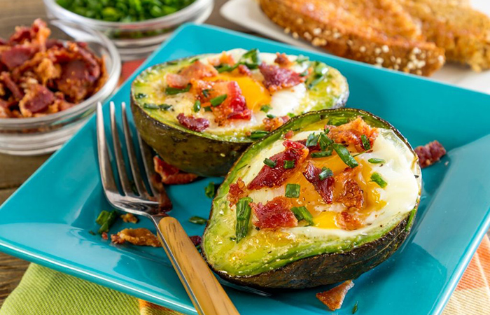 receta de aguacates rellenos de huevo hechos al horno aguacate relleno de huevo