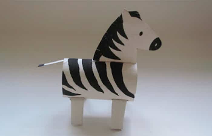 animales-salvajes-con-tubos-de-papel-higienico-cebra Animales salvajes con tubos de papel higiénico, cebra