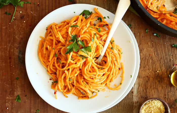 espaguetis-con-salsa-de-pimiento Recetas con pimiento. Pasta con salsa de pimiento