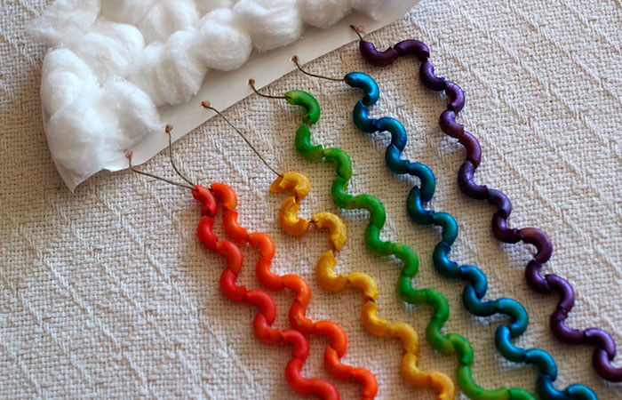 manualidades-macarrones-arcoiris manualidades con macarrones: lluvia arcoíris