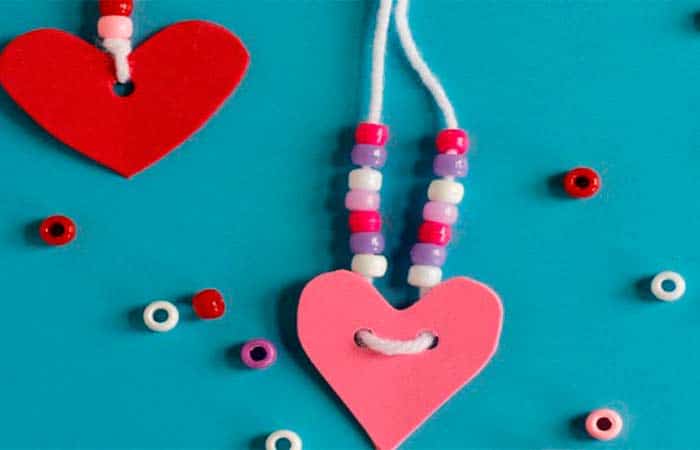 Manualidades para regalar en San Valentín, collares Manualidades para regalar en San Valentín, collares de corazón
